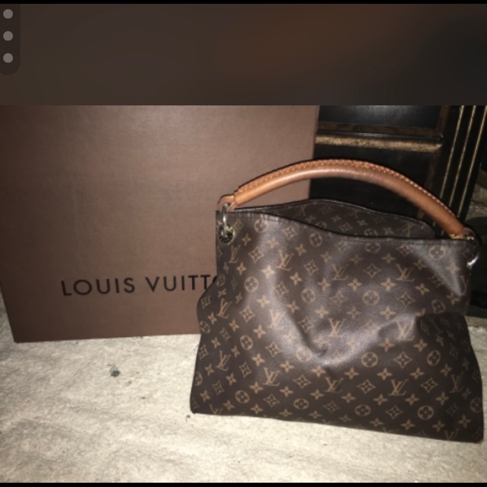 Authentic Louis Vuitton Artsy MM